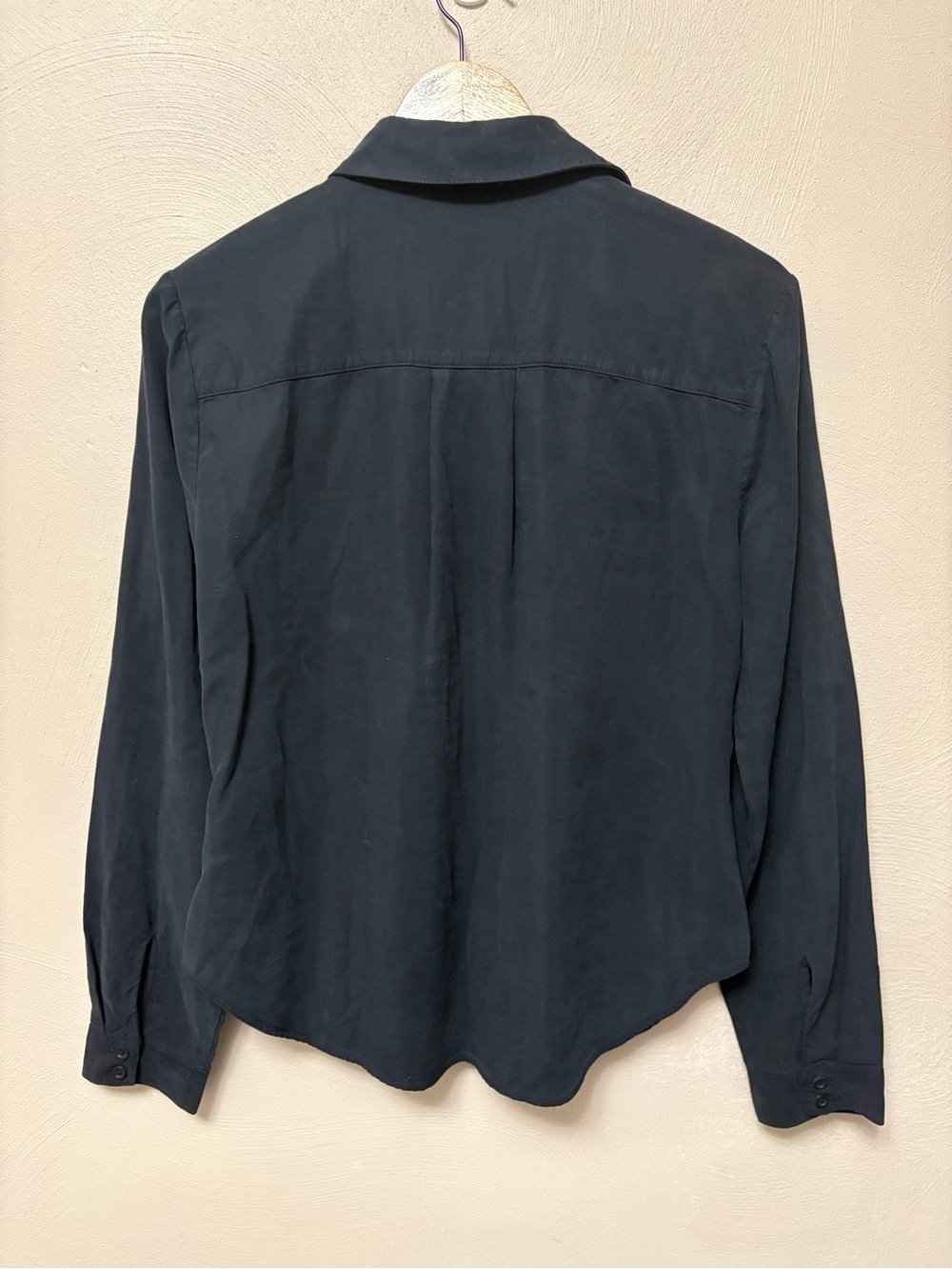 Cloth & Stone Long-Sleeve Shirred Buttondown Shirt Black Size Medium - Picture 7 of 9